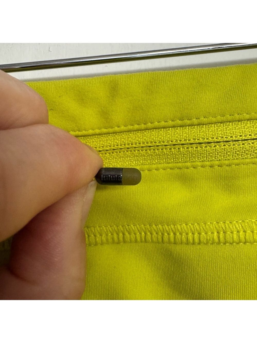 Lululemon Shorts Highlight Yellow - Picture 3 of 11